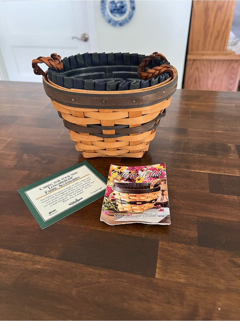 Longaberger 1999 Collector's Club Renewal Basket